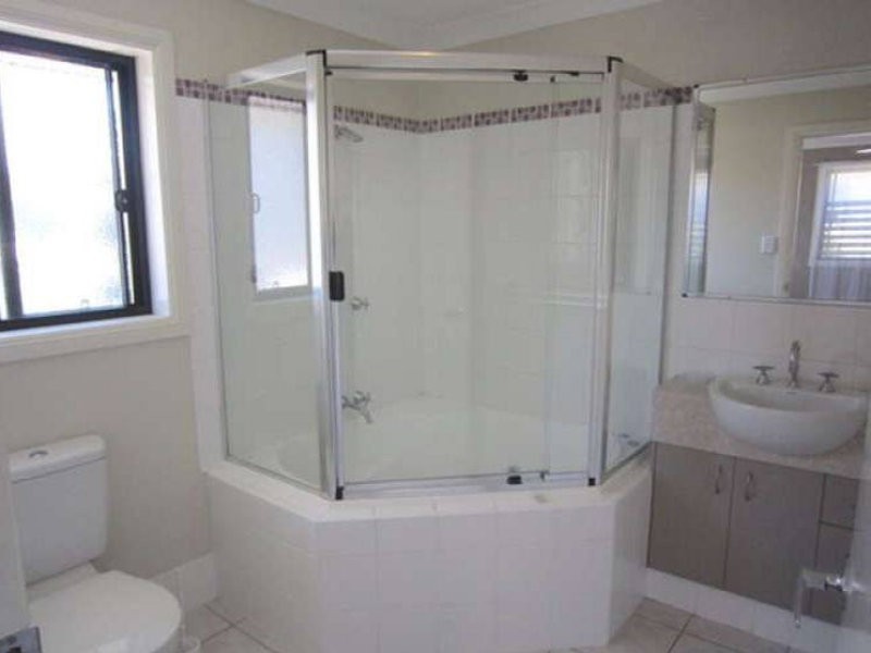 3/9 Government Road, Labrador QLD 4215