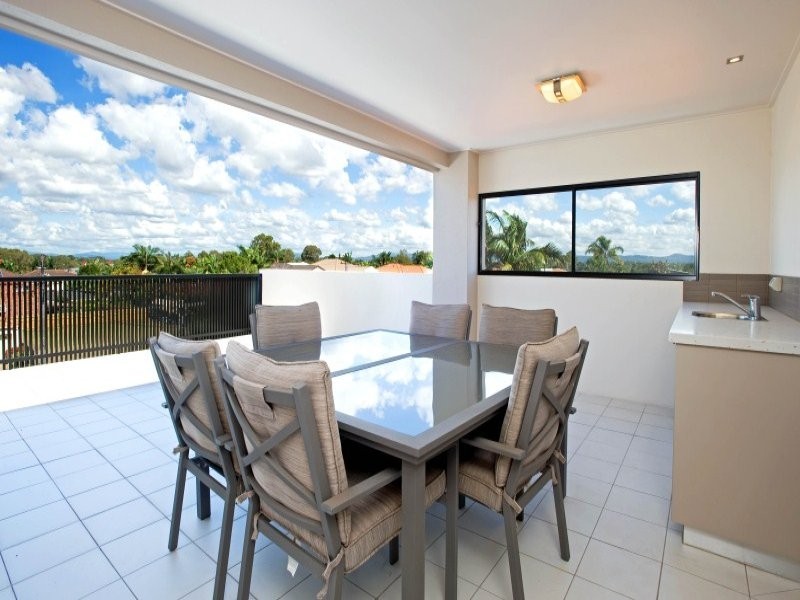 2/23 Abalone Avenue, Paradise Point QLD 4216