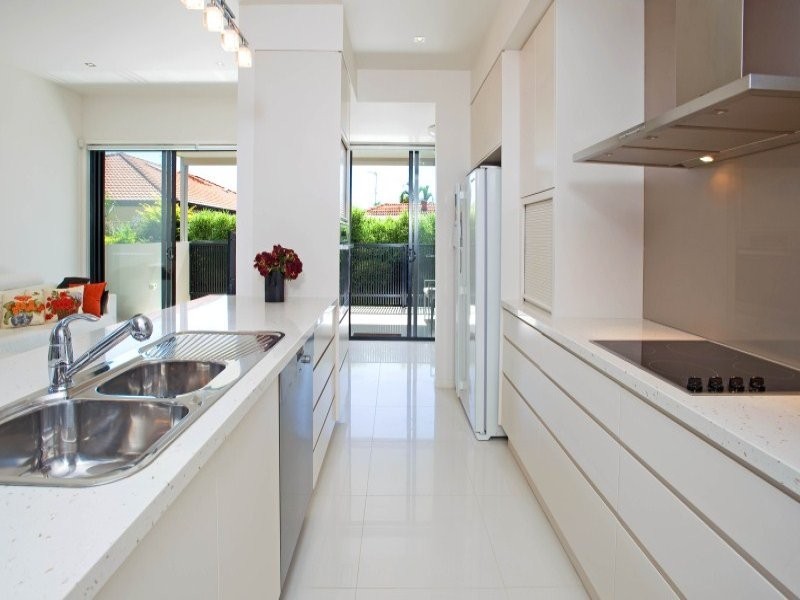 2/23 Abalone Avenue, Paradise Point QLD 4216