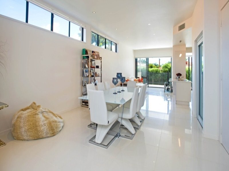 2/23 Abalone Avenue, Paradise Point QLD 4216