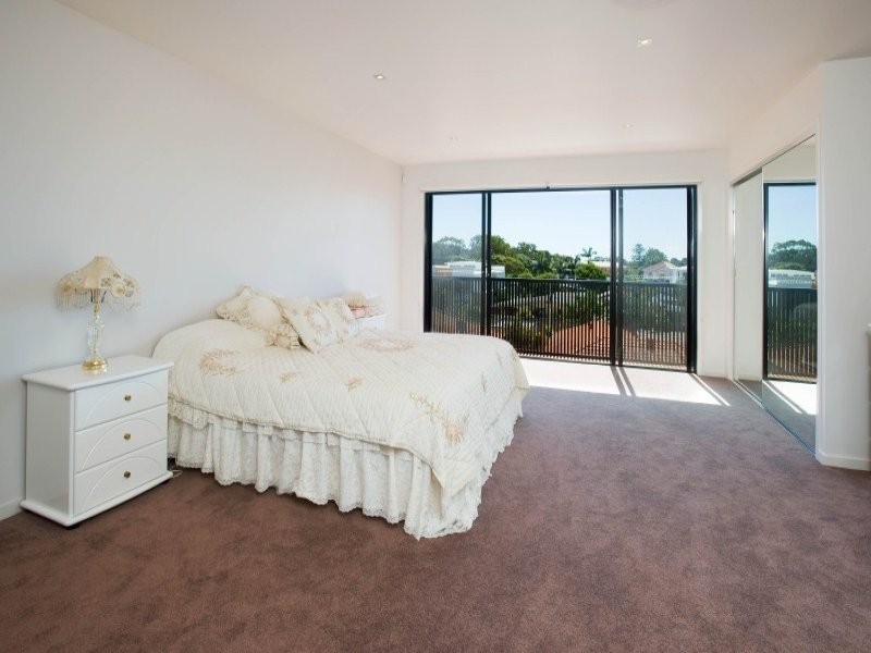 2/23 Abalone Avenue, Paradise Point QLD 4216