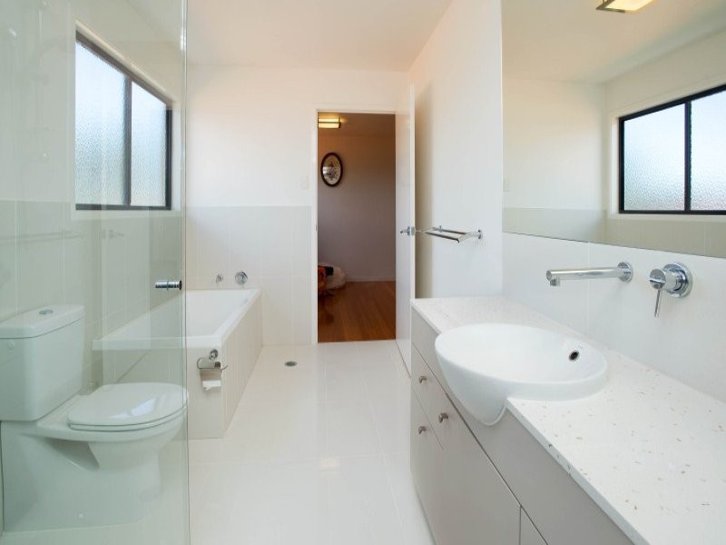 2/23 Abalone Avenue, Paradise Point QLD 4216