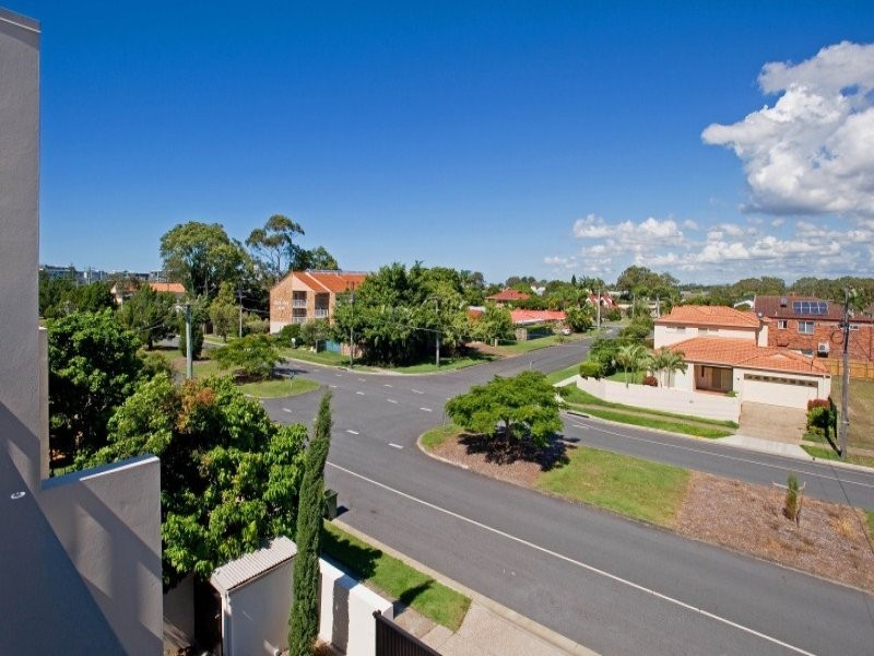 2/23 Abalone Avenue, Paradise Point QLD 4216