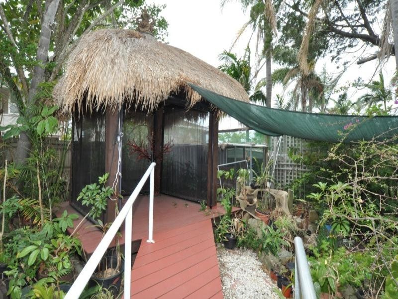 5 Robin Avenue, Paradise Point QLD 4216