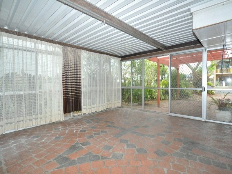 5 Robin Avenue, Paradise Point QLD 4216