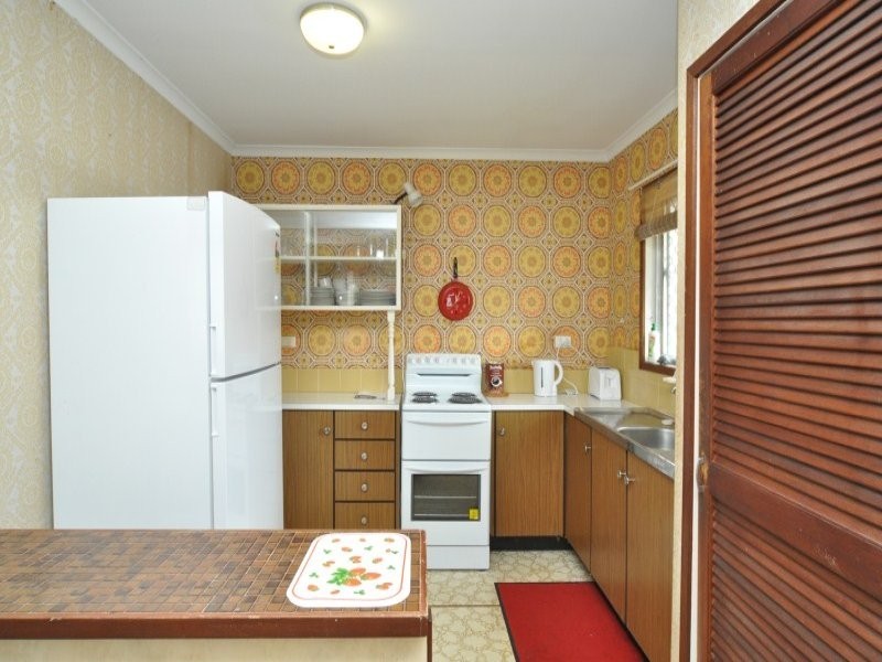 5 Robin Avenue, Paradise Point QLD 4216