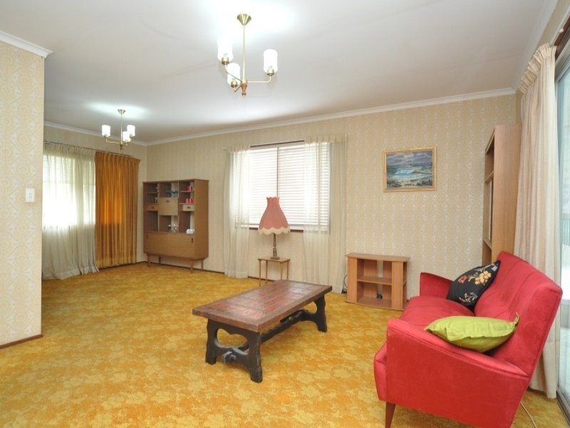 5 Robin Avenue, Paradise Point QLD 4216