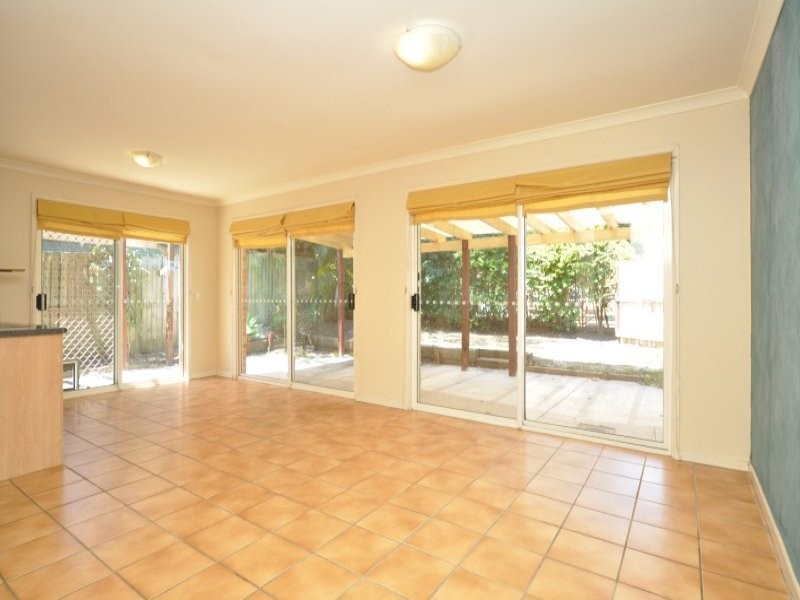 2/394 Pine Ridge Road, Coombabah QLD 4216