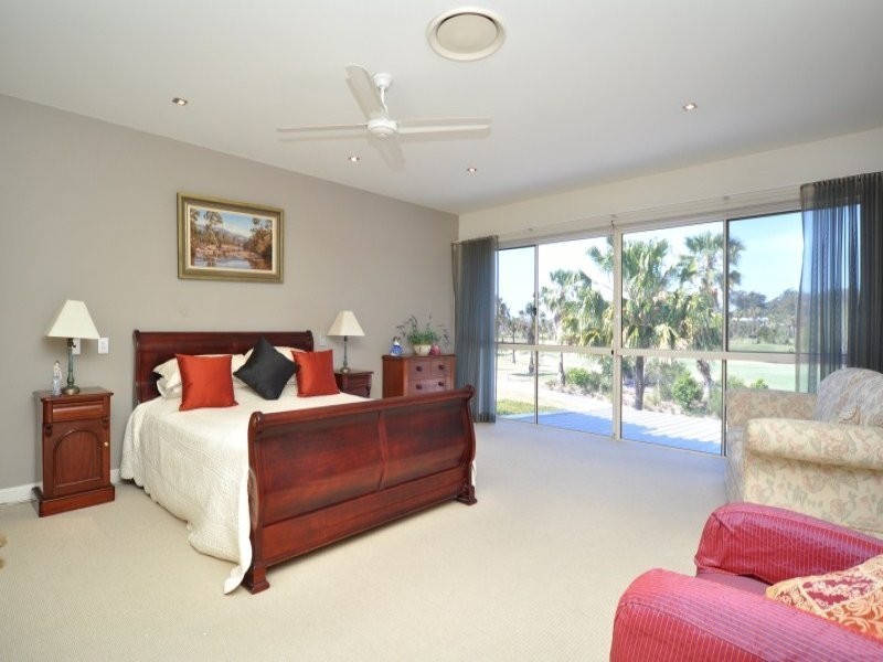 90/5201 Marine Drive West, Hope Island QLD 4212