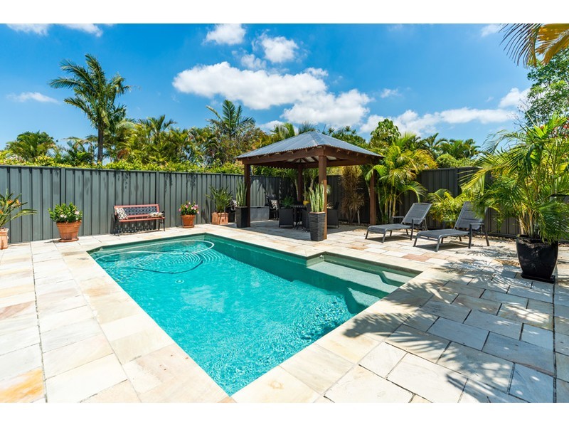 15 Thompson Street, Biggera Waters QLD 4216