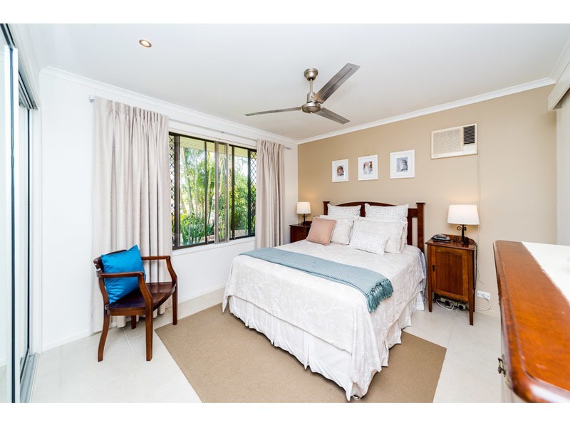 15 Thompson Street, Biggera Waters QLD 4216