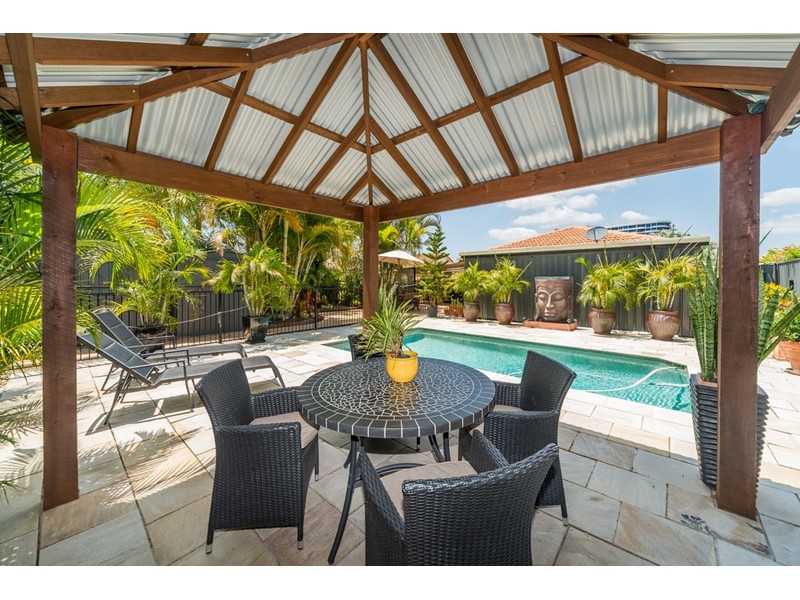 15 Thompson Street, Biggera Waters QLD 4216
