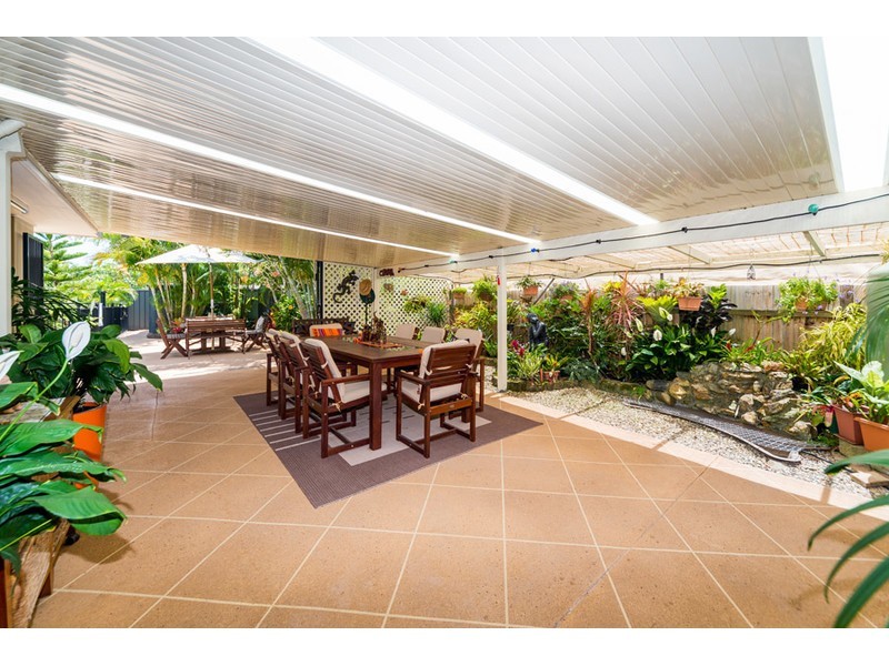15 Thompson Street, Biggera Waters QLD 4216