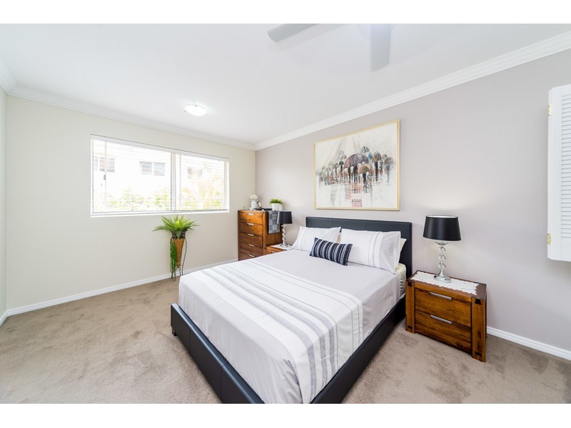 12/82-86 Limetree Parade, Runaway Bay QLD 4216