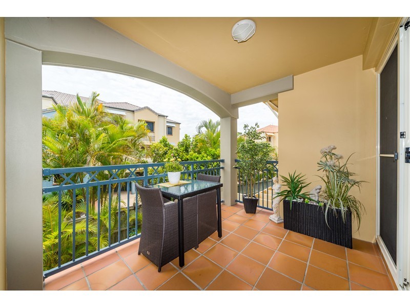 12/82-86 Limetree Parade, Runaway Bay QLD 4216