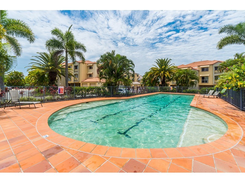 12/82-86 Limetree Parade, Runaway Bay QLD 4216