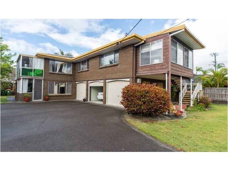 1/4 Vernia Place, Biggera Waters QLD 4216