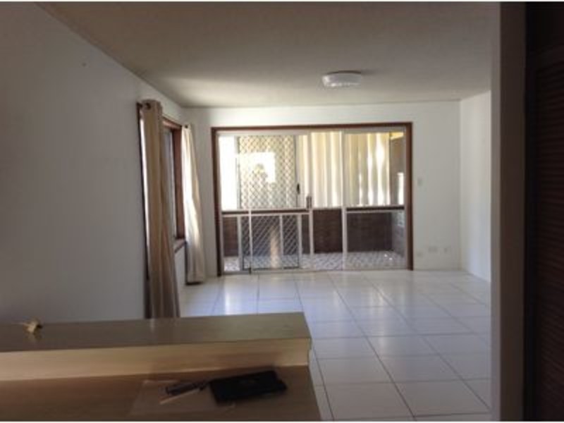 1/4 Vernia Place, Biggera Waters QLD 4216