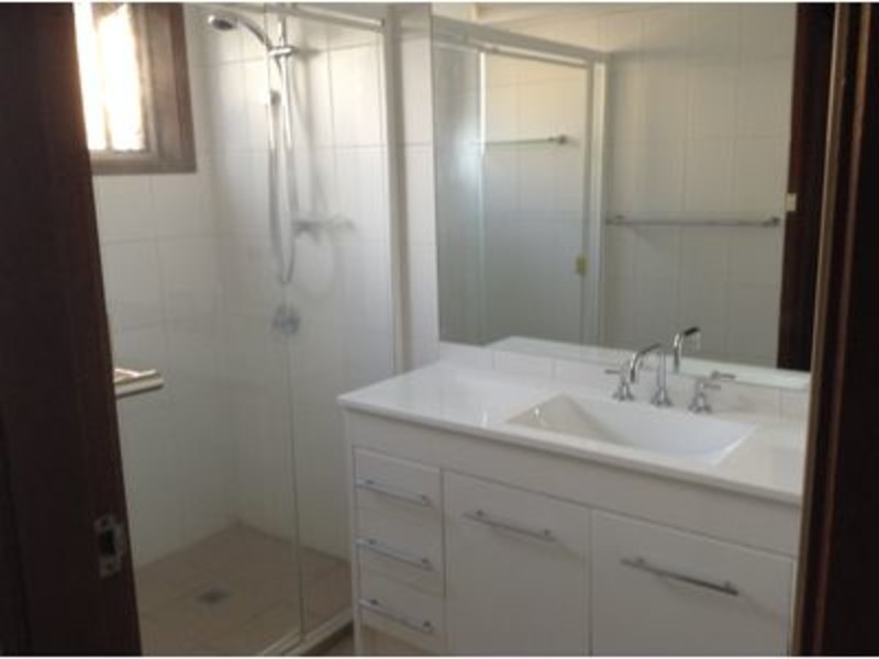 1/4 Vernia Place, Biggera Waters QLD 4216