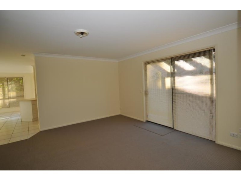 2/104 Greenacre Drive, Parkwood QLD 4214