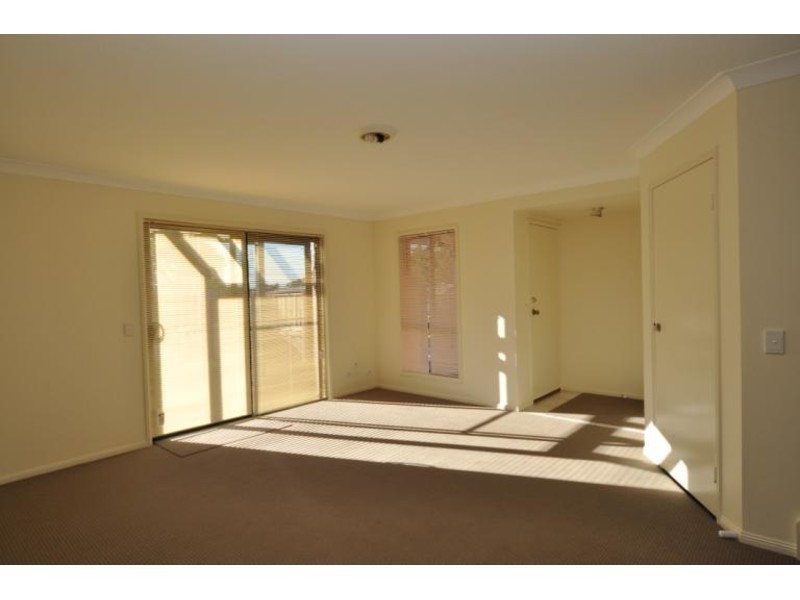 2/104 Greenacre Drive, Parkwood QLD 4214