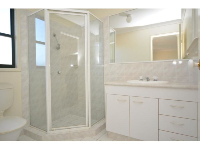 2/104 Greenacre Drive, Parkwood QLD 4214