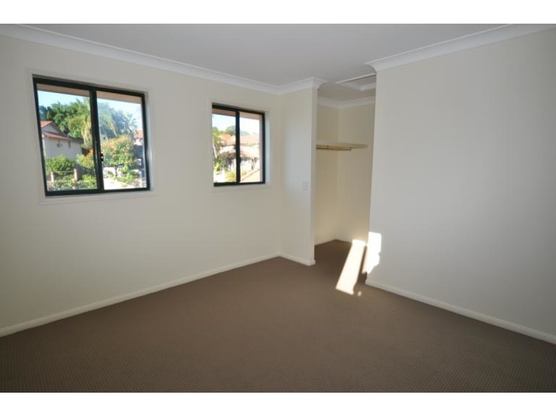 2/104 Greenacre Drive, Parkwood QLD 4214