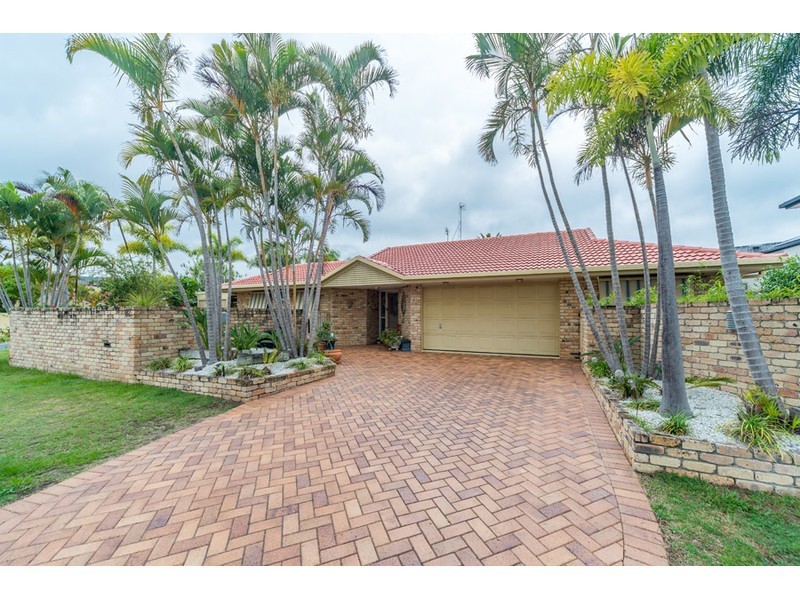 82 Pebble Beach Drive, Runaway Bay QLD 4216
