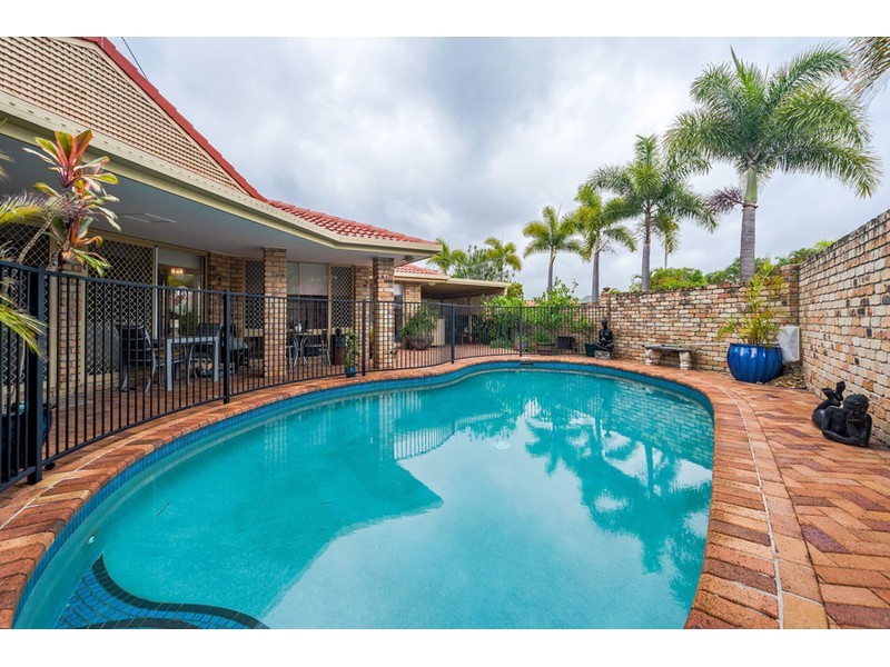 82 Pebble Beach Drive, Runaway Bay QLD 4216