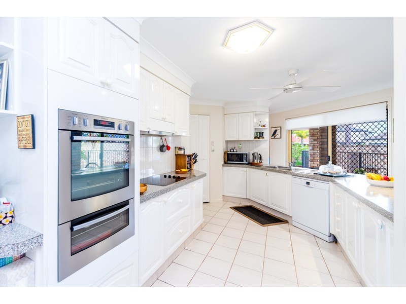 82 Pebble Beach Drive, Runaway Bay QLD 4216