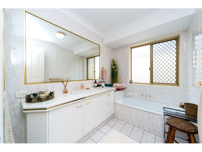 82 Pebble Beach Drive, Runaway Bay QLD 4216