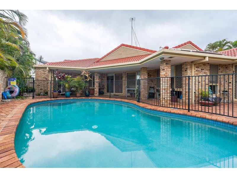 82 Pebble Beach Drive, Runaway Bay QLD 4216