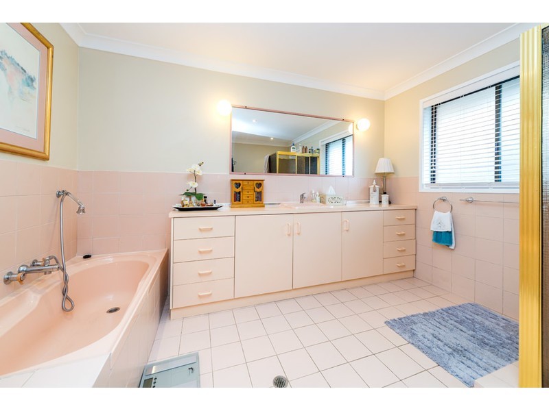 36 Camelot Crescent, Hollywell QLD 4216