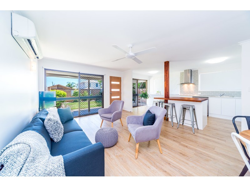 16 Plover Avenue, Paradise Point QLD 4216