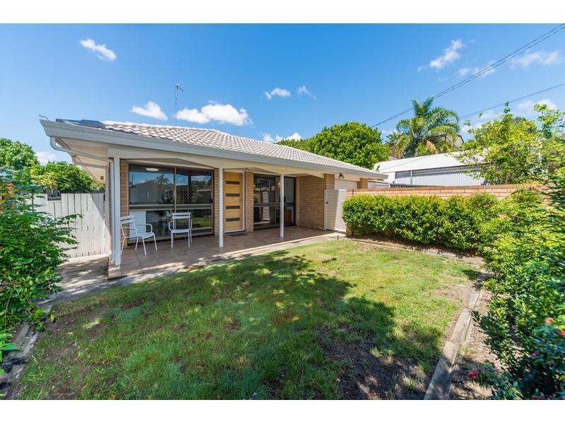 16 Plover Avenue, Paradise Point QLD 4216