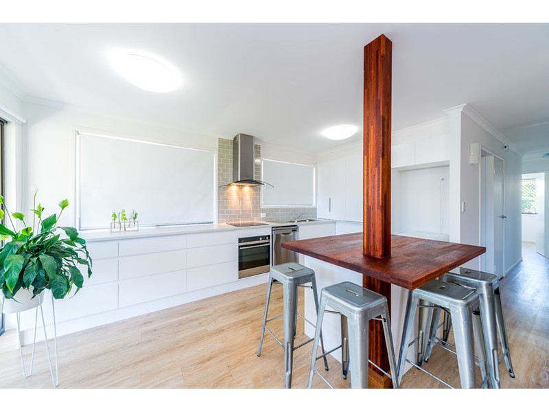 16 Plover Avenue, Paradise Point QLD 4216