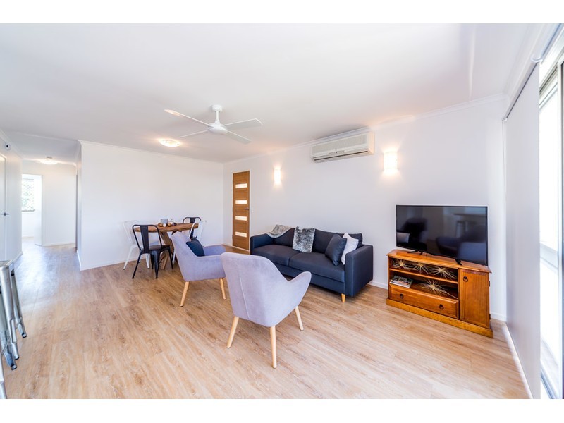 16 Plover Avenue, Paradise Point QLD 4216