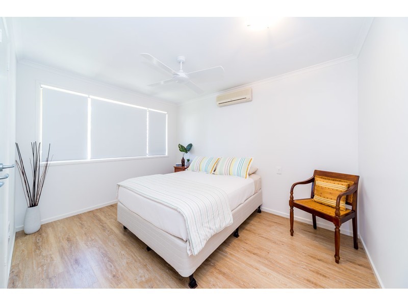 16 Plover Avenue, Paradise Point QLD 4216