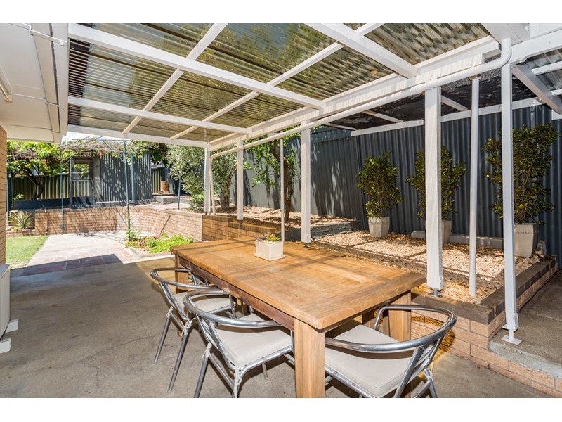 16 Plover Avenue, Paradise Point QLD 4216