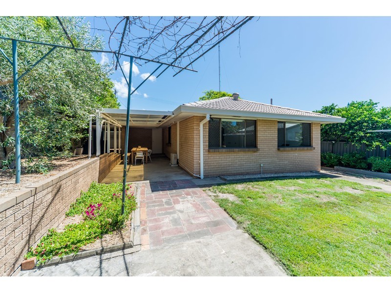 16 Plover Avenue, Paradise Point QLD 4216