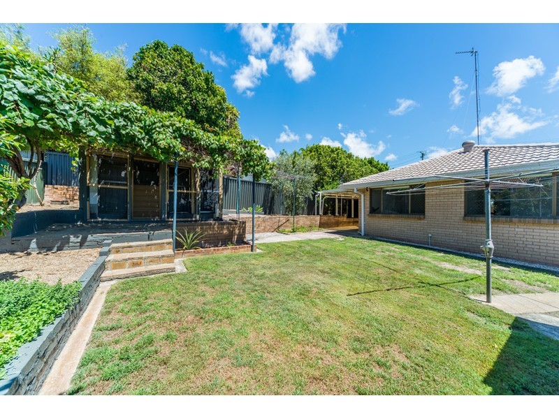 16 Plover Avenue, Paradise Point QLD 4216