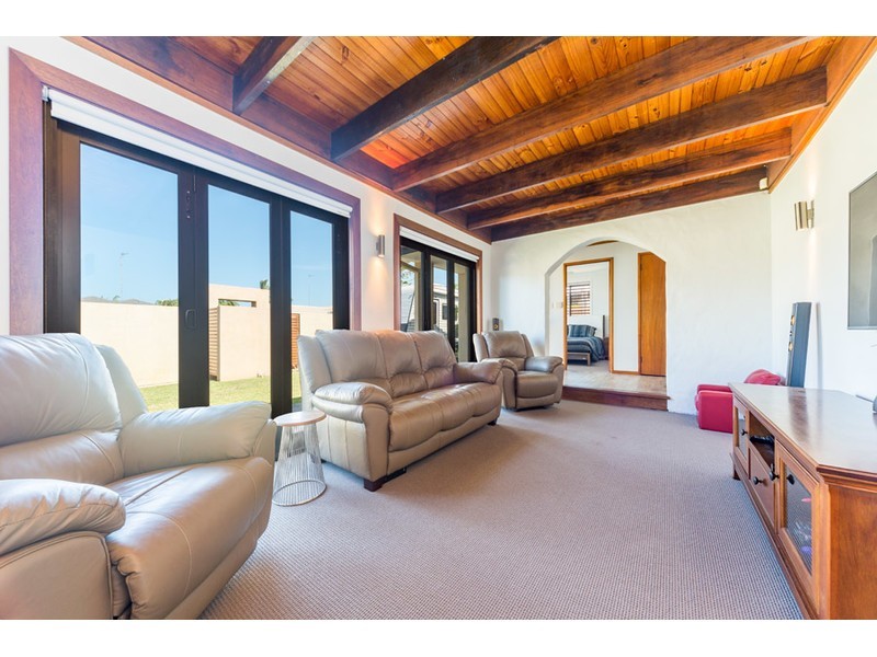 10 Barrine Crescent, Coombabah QLD 4216