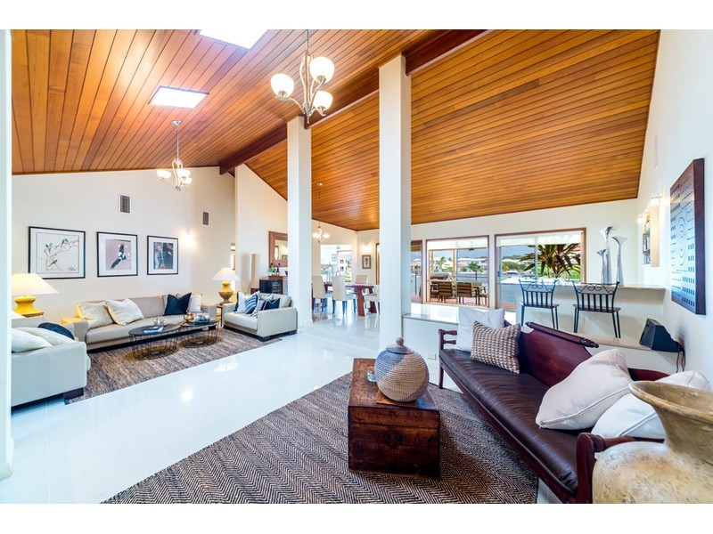 37 Cockleshell Court, Runaway Bay QLD 4216