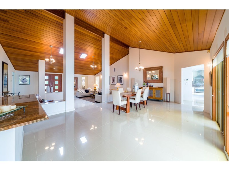 37 Cockleshell Court, Runaway Bay QLD 4216