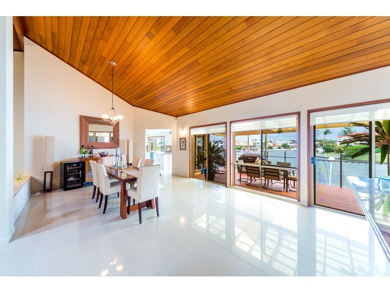 37 Cockleshell Court, Runaway Bay QLD 4216