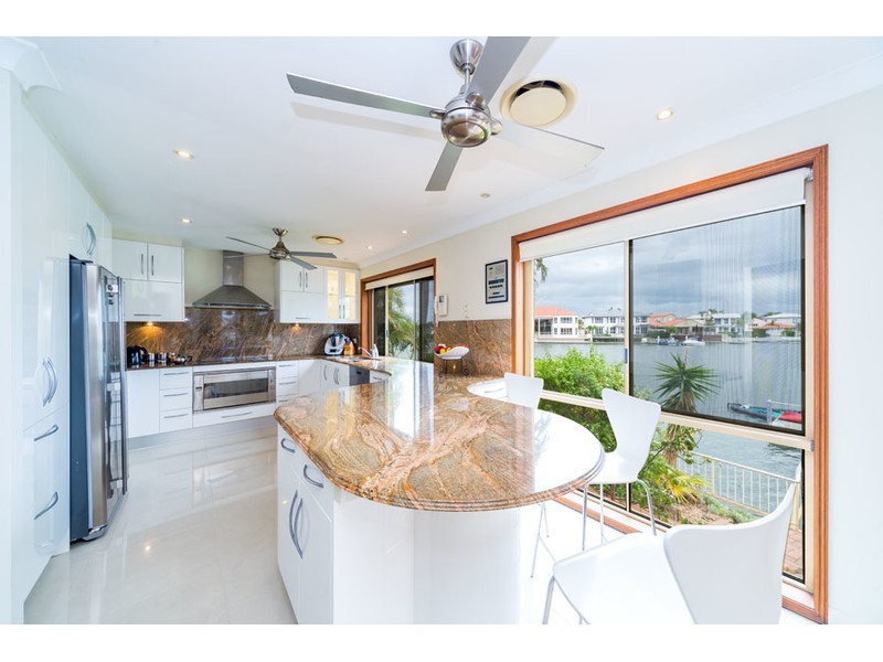 37 Cockleshell Court, Runaway Bay QLD 4216