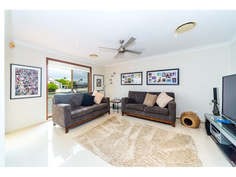 37 Cockleshell Court, Runaway Bay QLD 4216