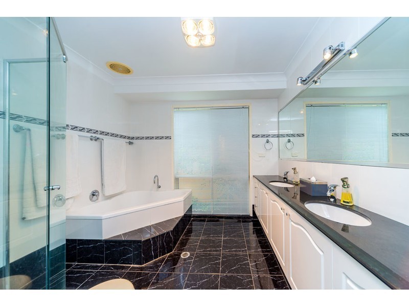 37 Cockleshell Court, Runaway Bay QLD 4216