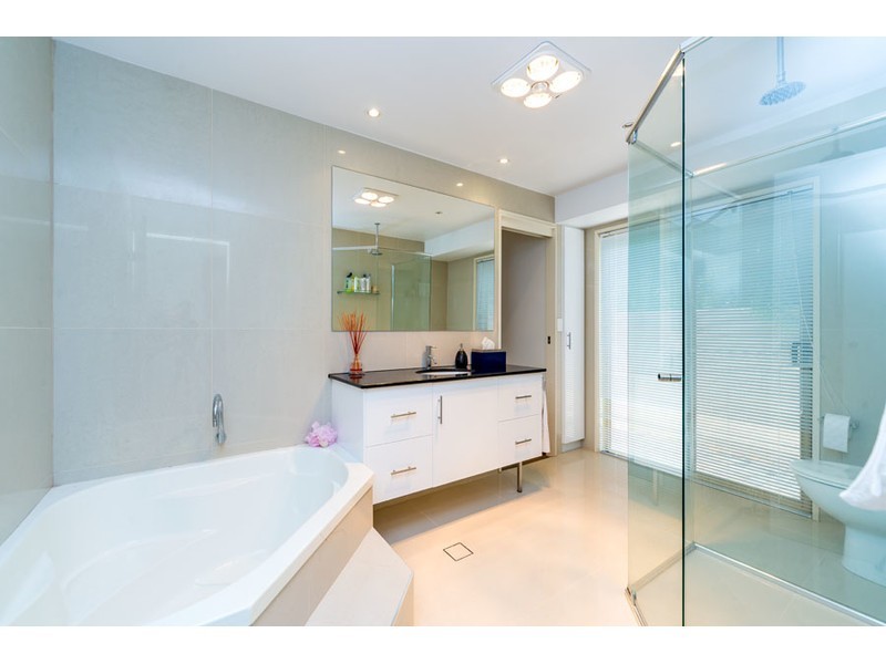 37 Cockleshell Court, Runaway Bay QLD 4216