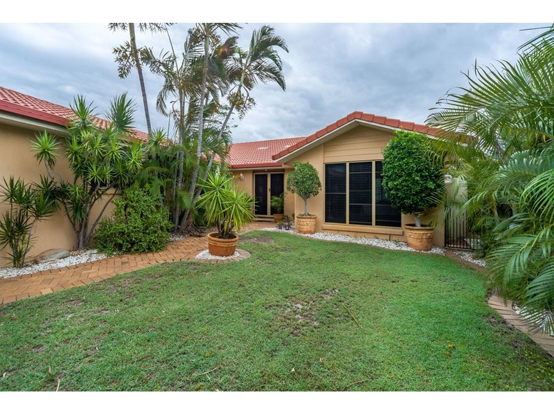 37 Cockleshell Court, Runaway Bay QLD 4216